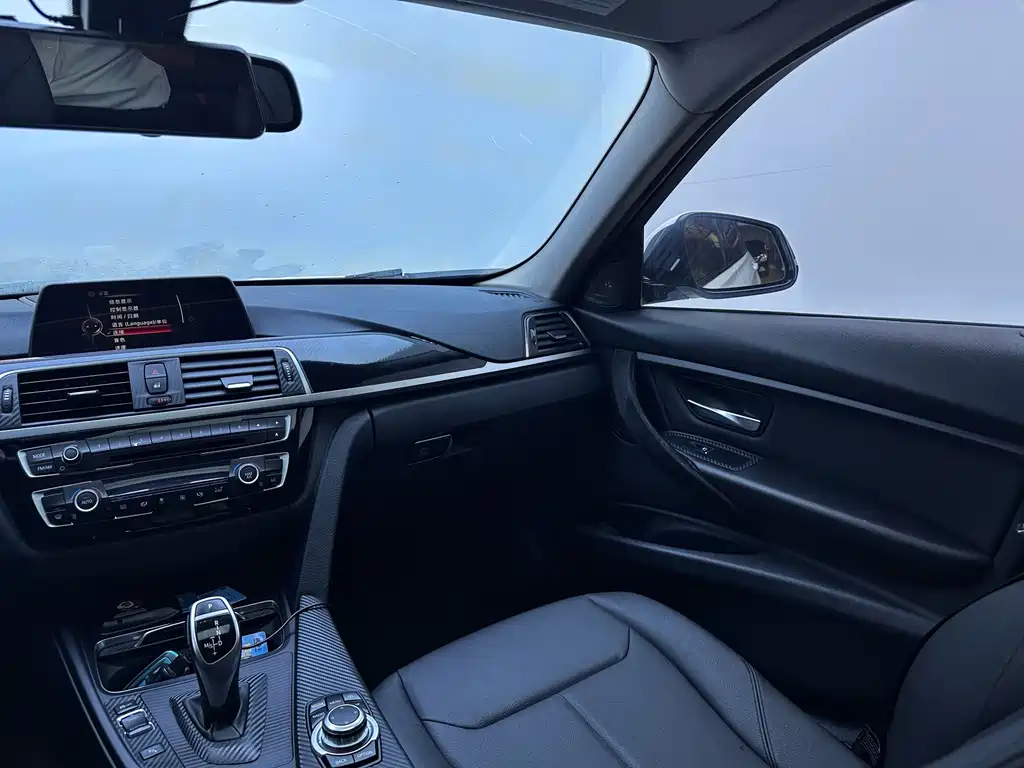 BMW 3 Series 2017 — фото 16