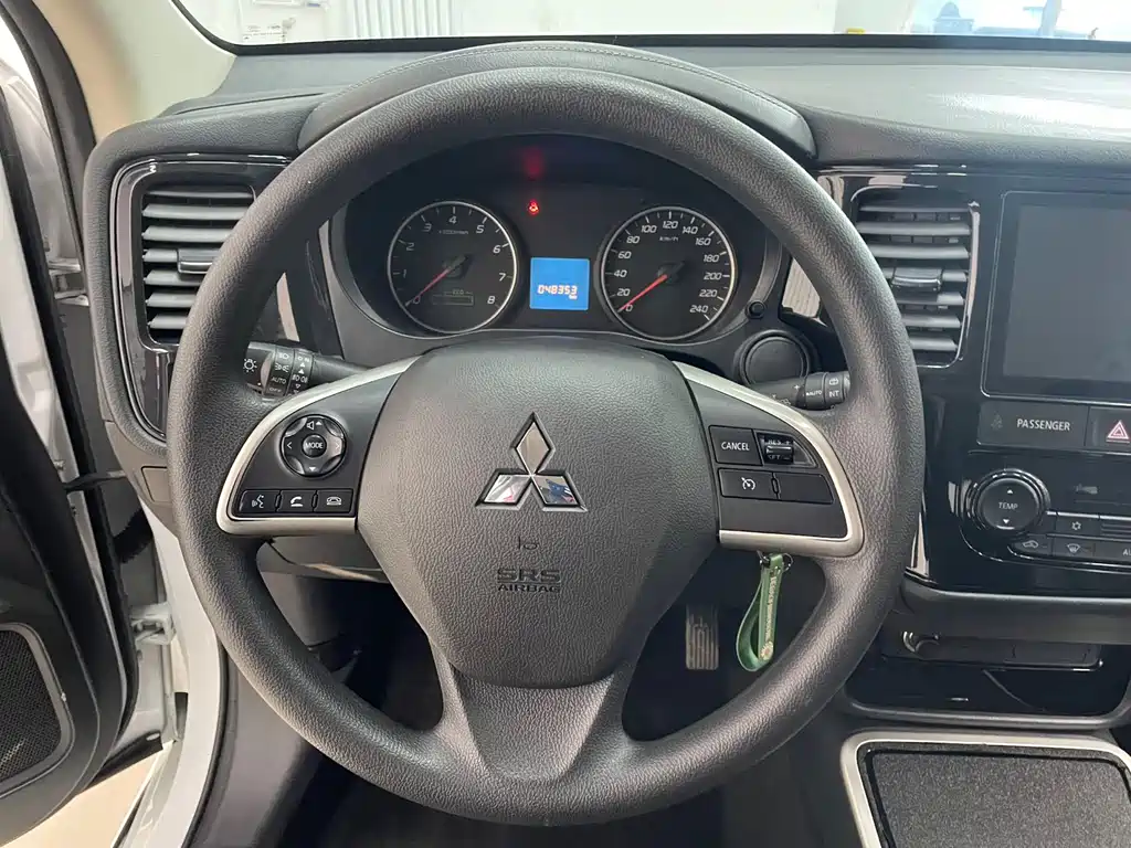 Mitsubishi Outlander 2022 — фото 11