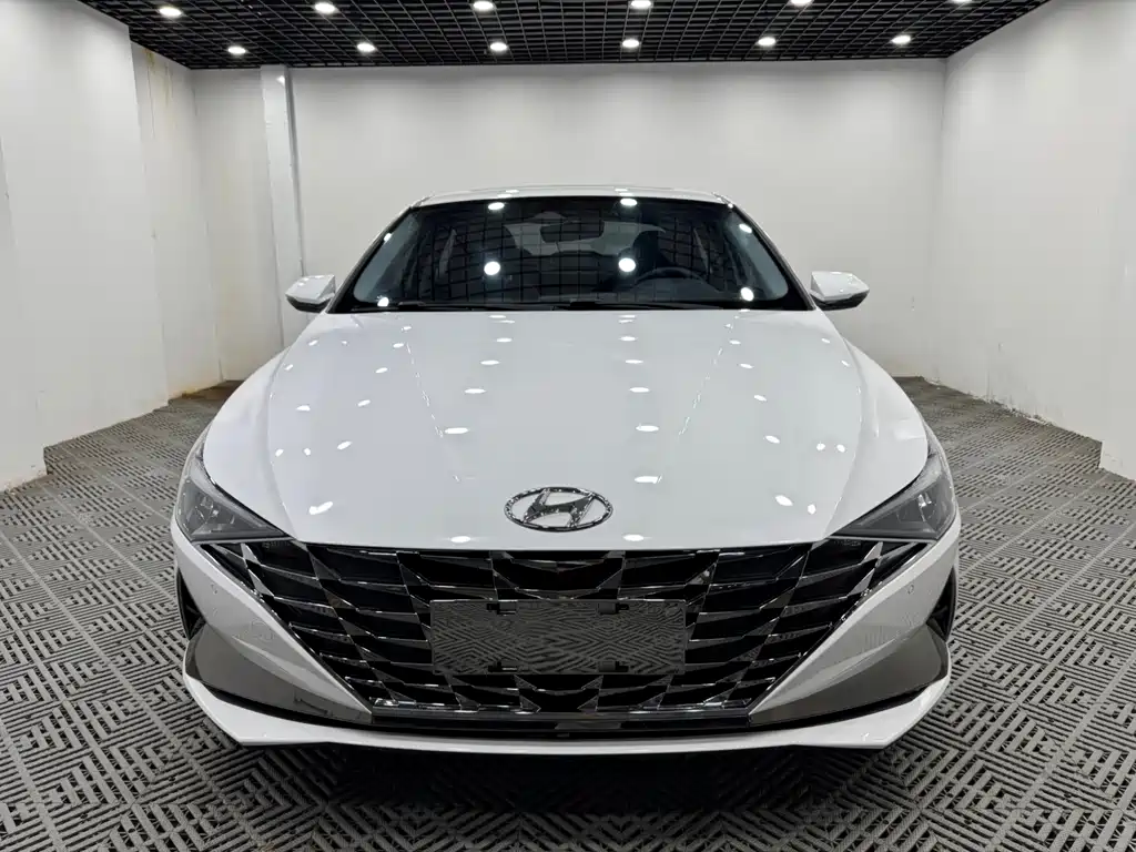 Hyundai Elantra 2022