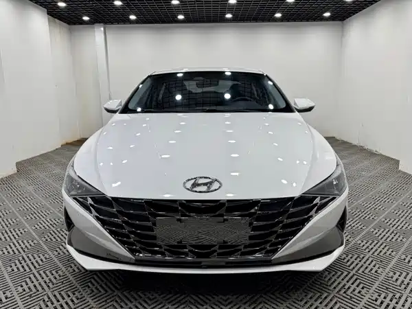 Hyundai Elantra 2022