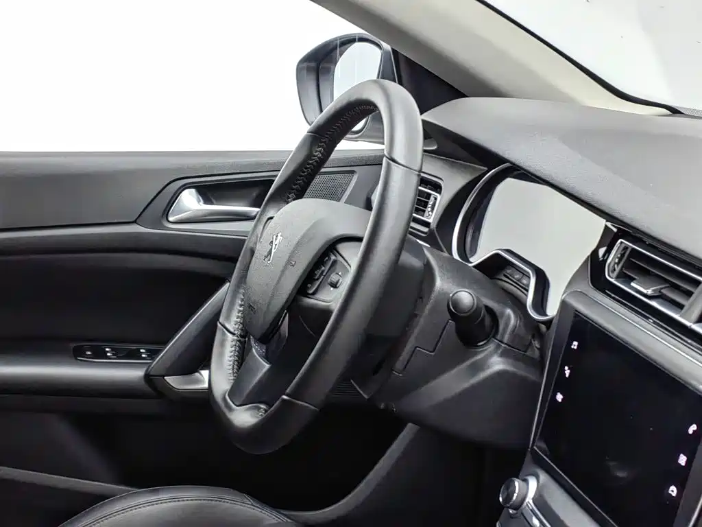 Peugeot 408 2022 — фото 22