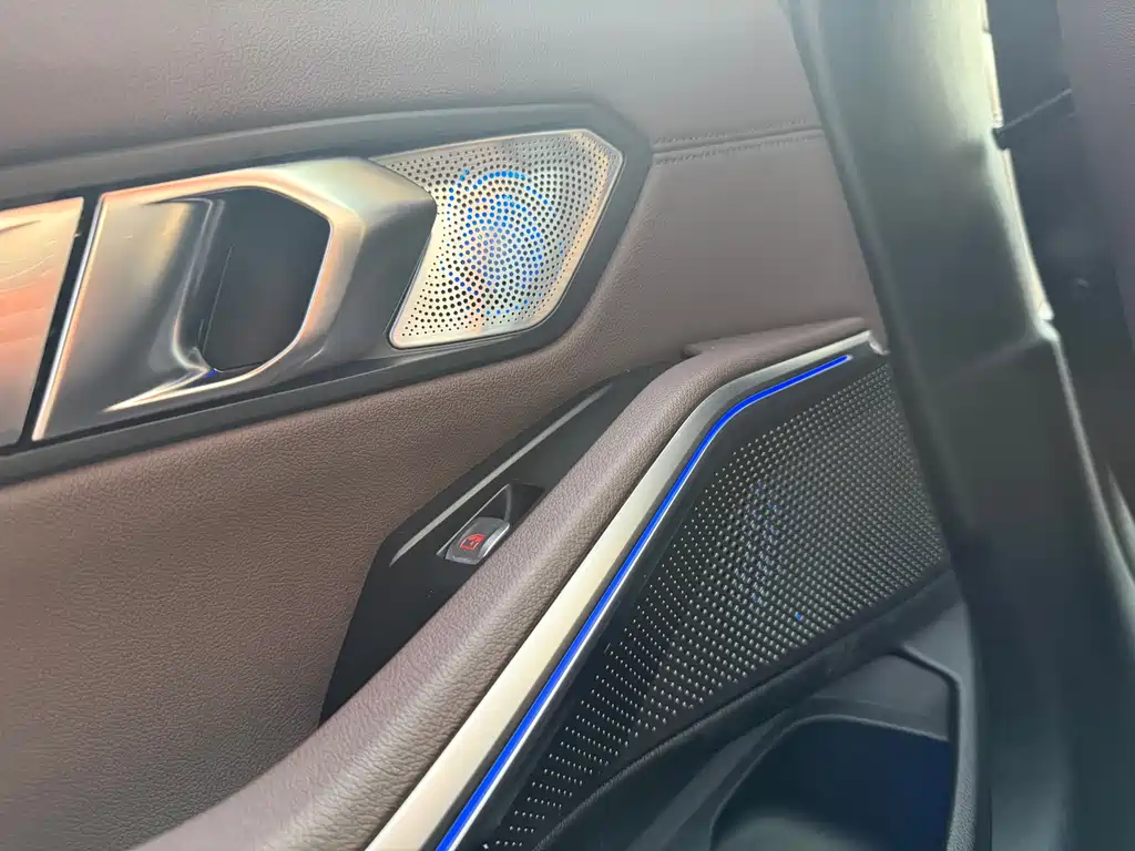 BMW 3 Series 2019 — фото 12