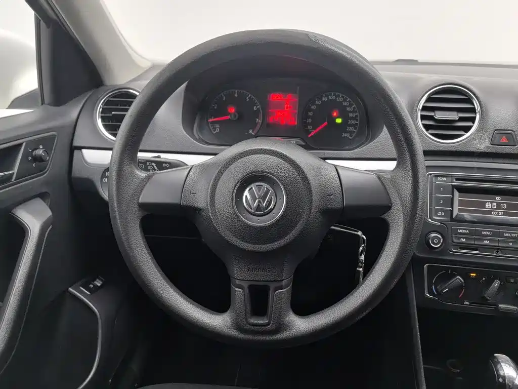 Volkswagen Jetta 2016 — фото 11