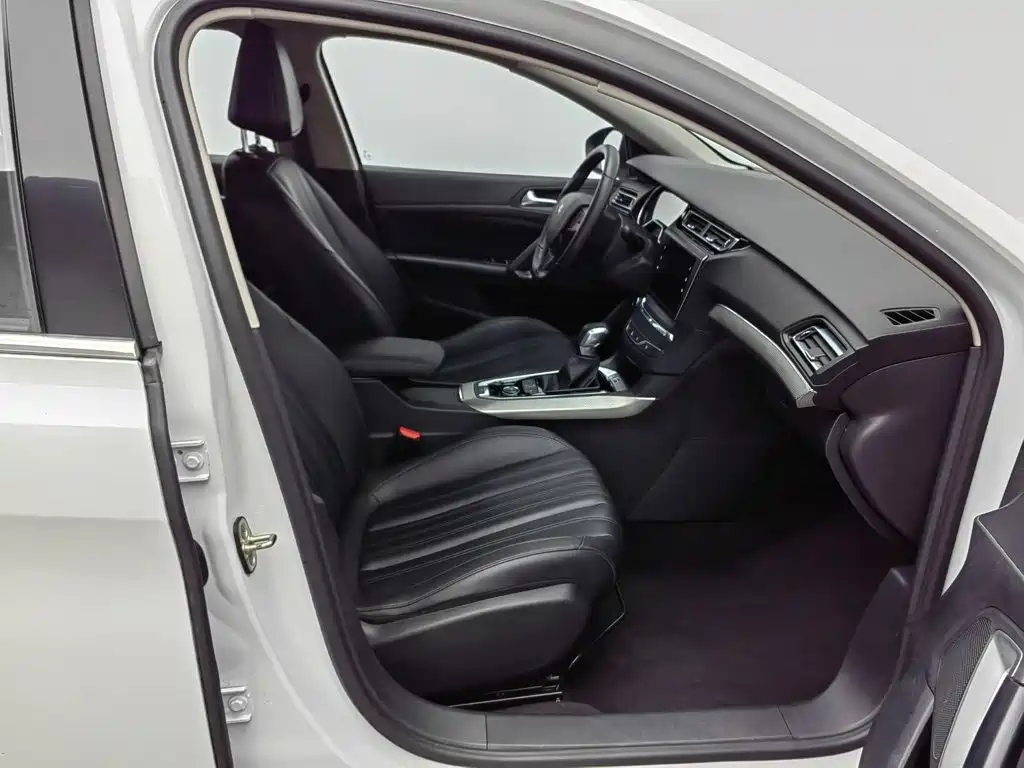 Peugeot 408 2022 — фото 23