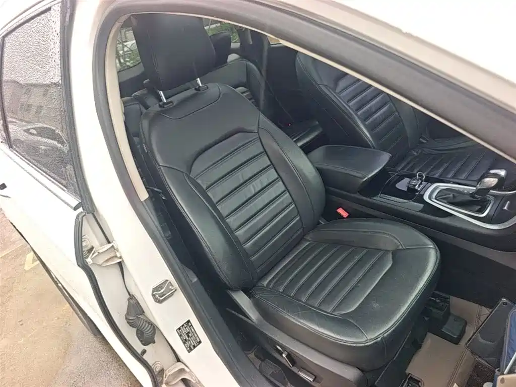 Ford Edge 2015 — фото 25