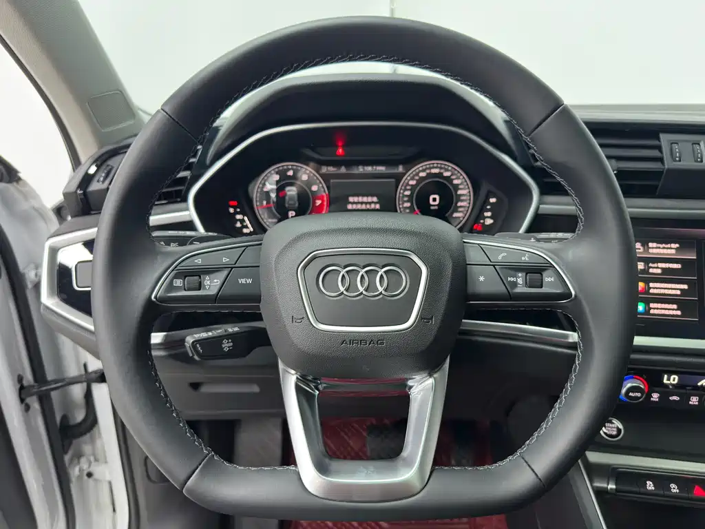Audi Q3 2022 — фото 14