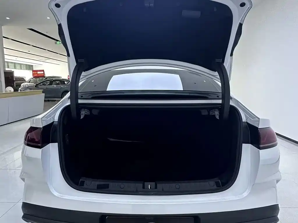 BYD Qin L 2025 — фото 11