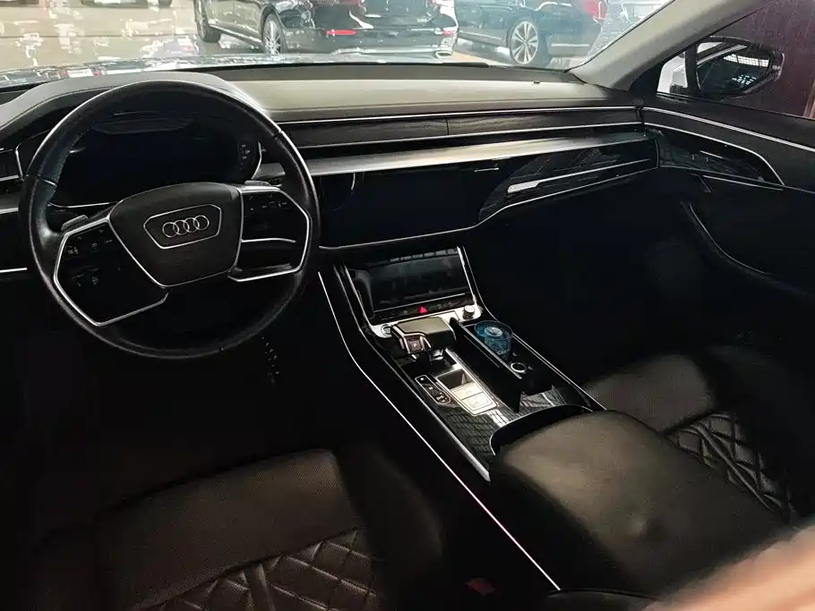Audi A8 2021 — фото 12