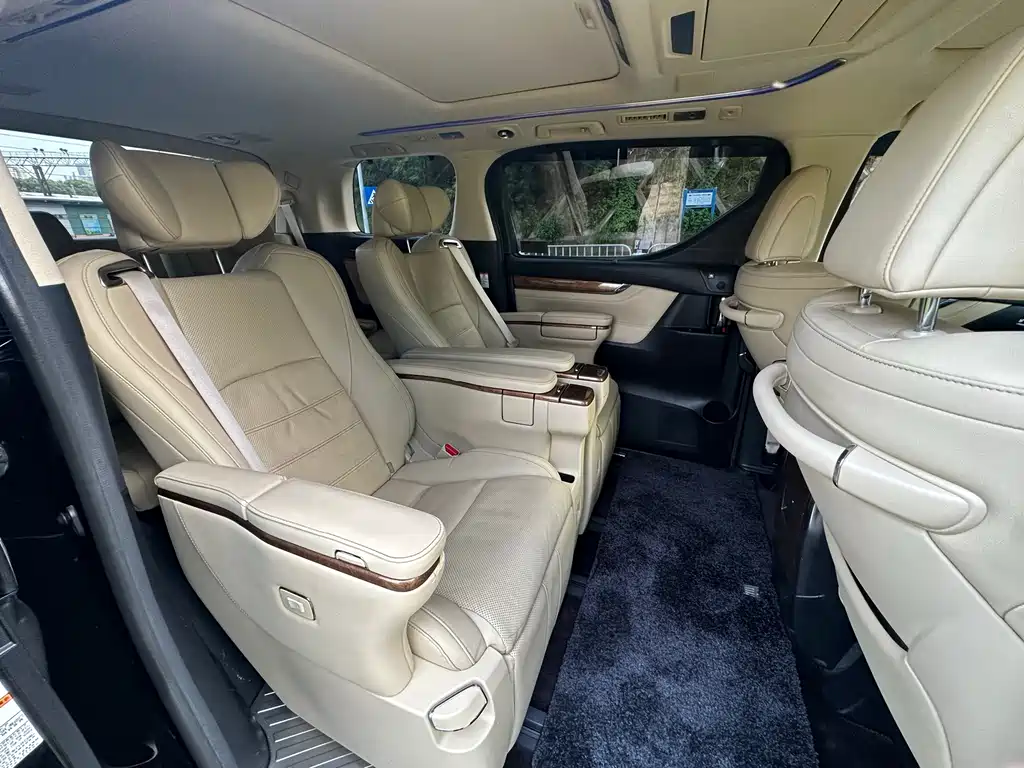 Toyota Alphard 2018 — фото 18