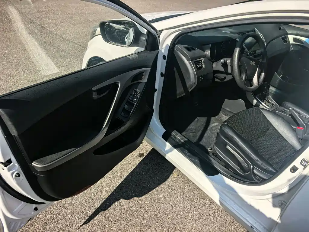 Hyundai Elantra 2012