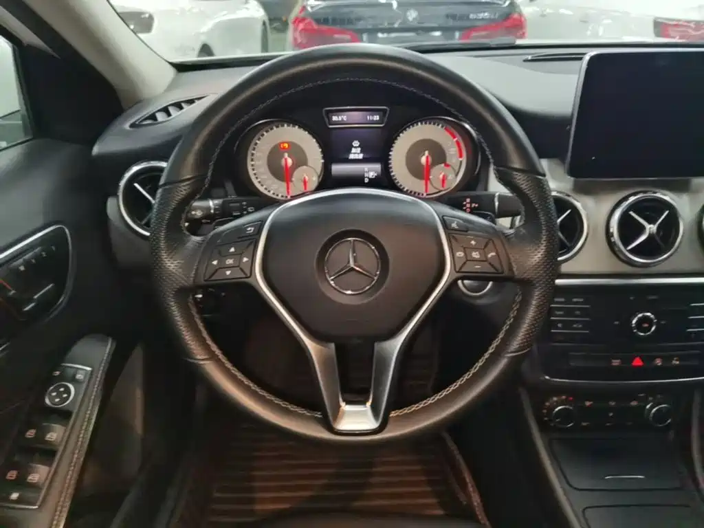 Mercedes-Benz GLA 2016 — фото 11