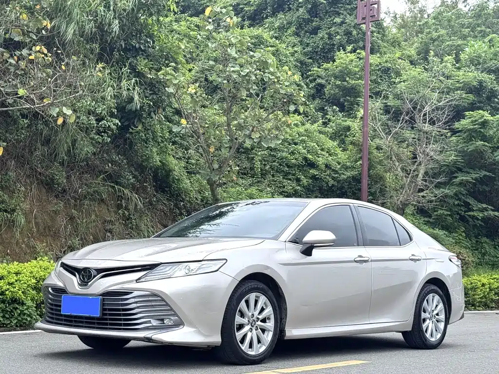 Toyota Camry 2021 — фото 1