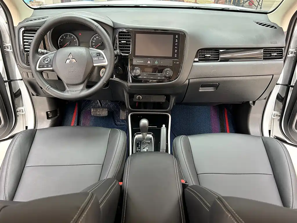 Mitsubishi Outlander 2022 — фото 12