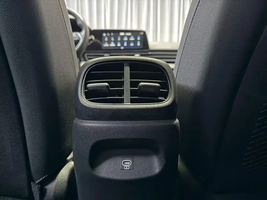 Hyundai Elantra 2023 — фото 14