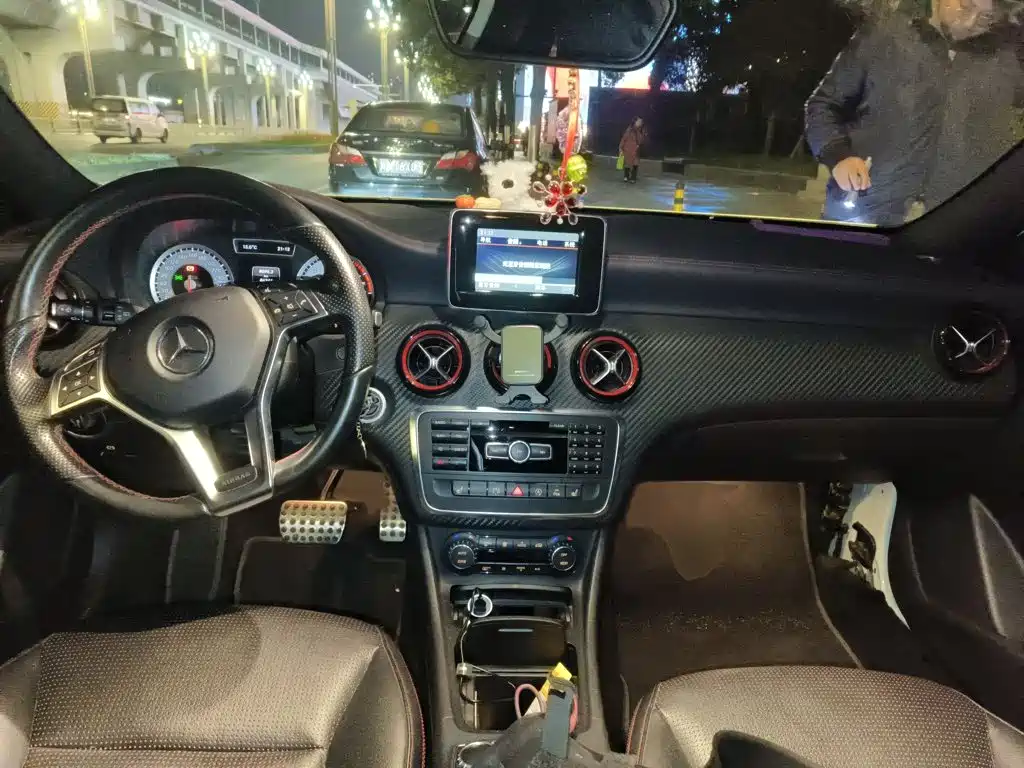 Mercedes-Benz A-Class 2015 — фото 13