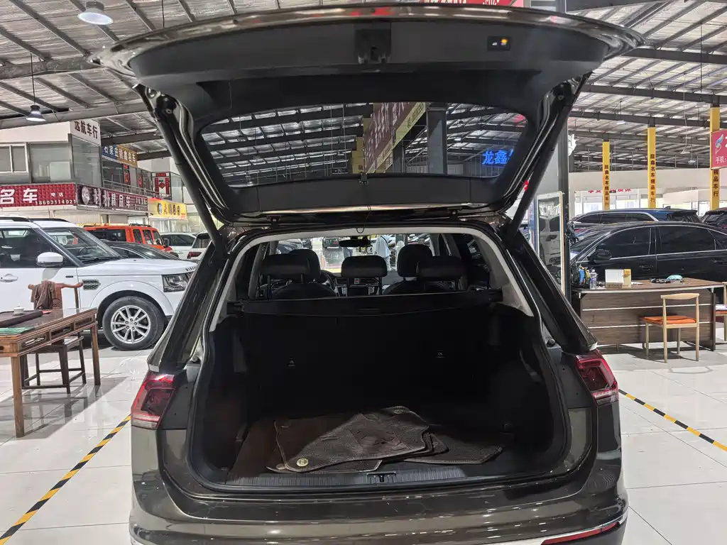 Volkswagen Tiguan L 2018 — фото 9