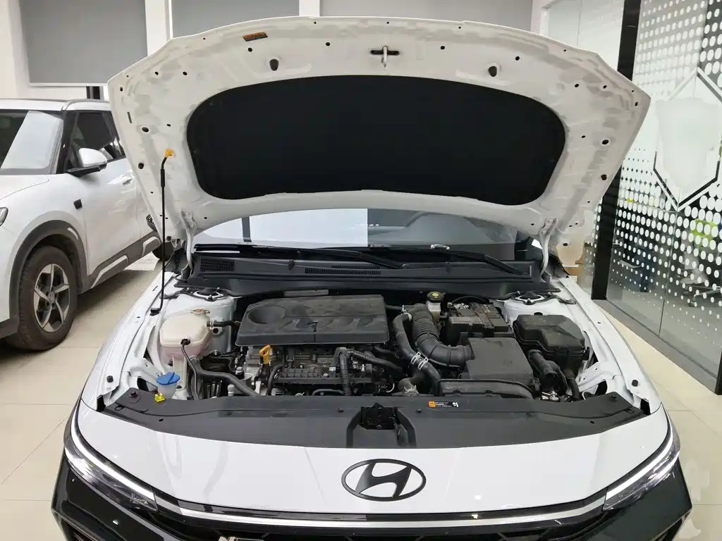 Hyundai Elantra 2025 — фото 16