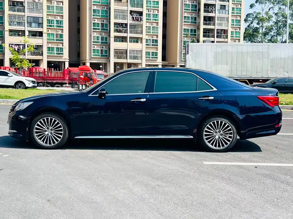 Toyota Crown 2018 — фото 2