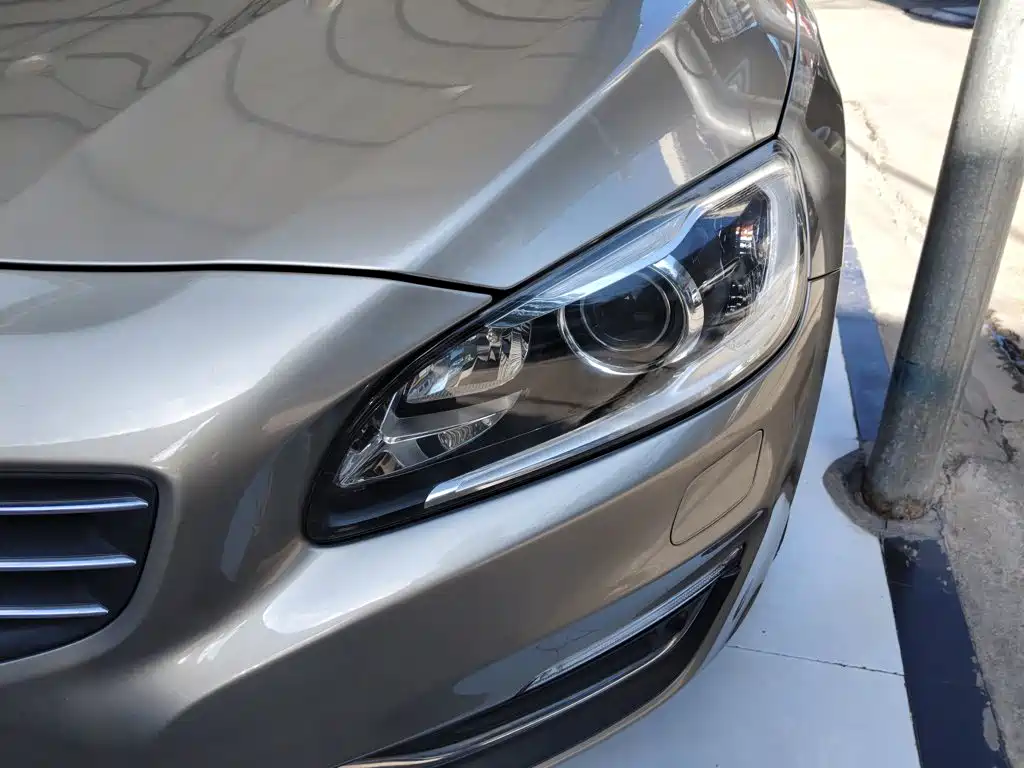 Volvo V60 2015 — фото 18