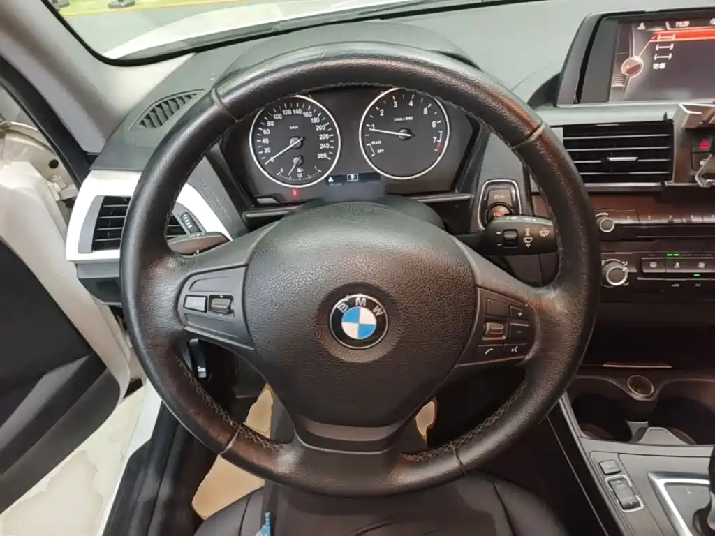 BMW 1 Series 2015 — фото 11