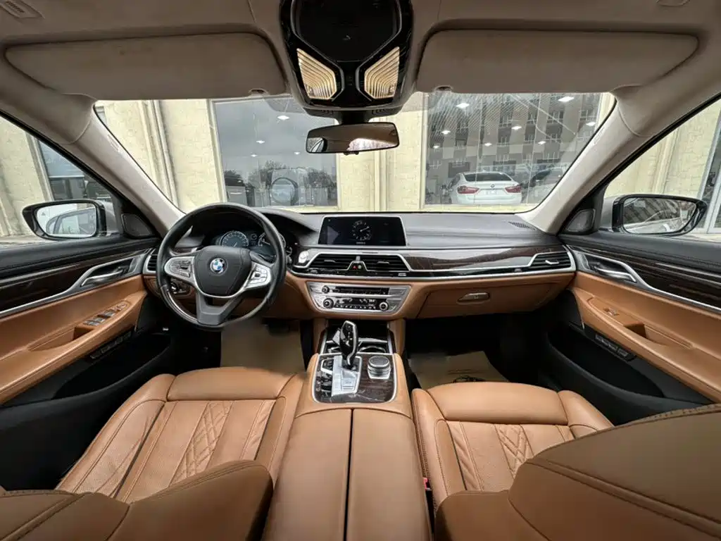 BMW 7 Series 2017 — фото 15
