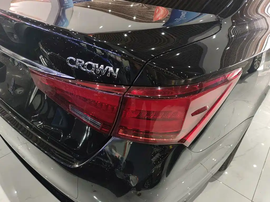 Toyota Crown 2017 — фото 24