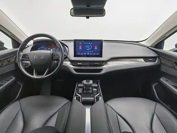 Hongqi E-QM5 2024