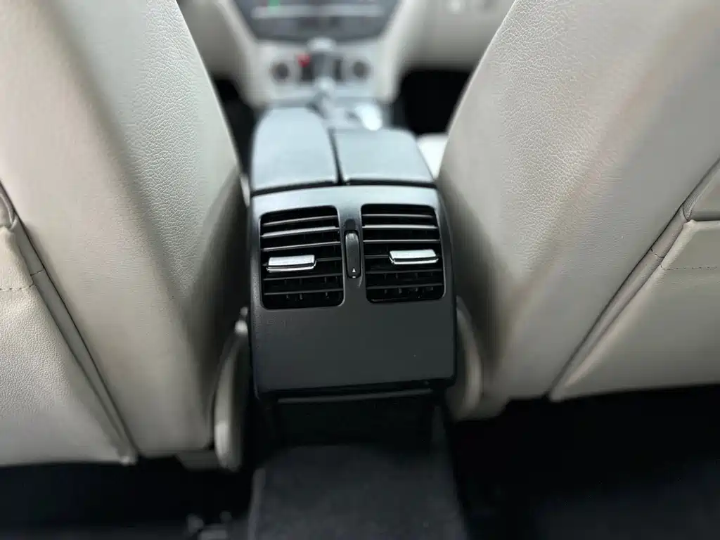 Mercedes-Benz C-Class 2011 — фото 13