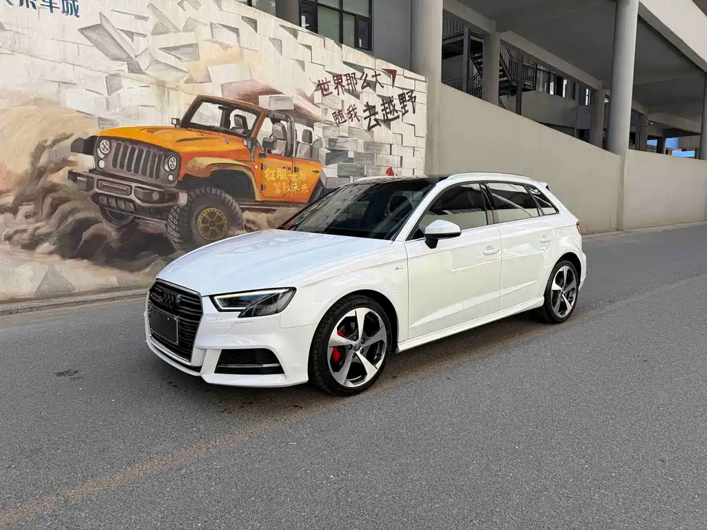 Audi A3 2018 — фото 1
