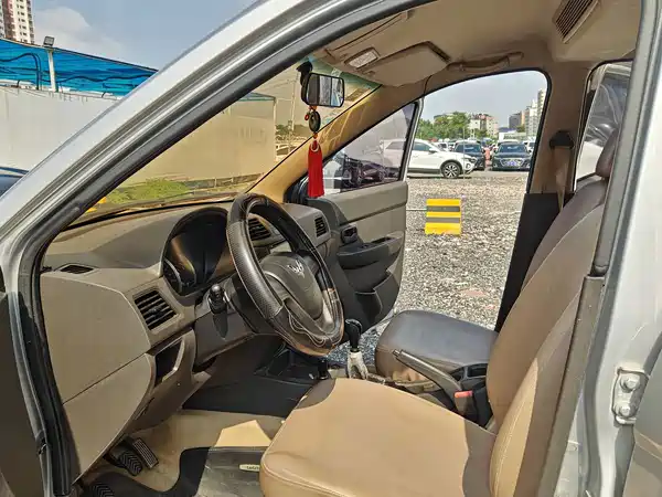 Wuling Hongguang 2015