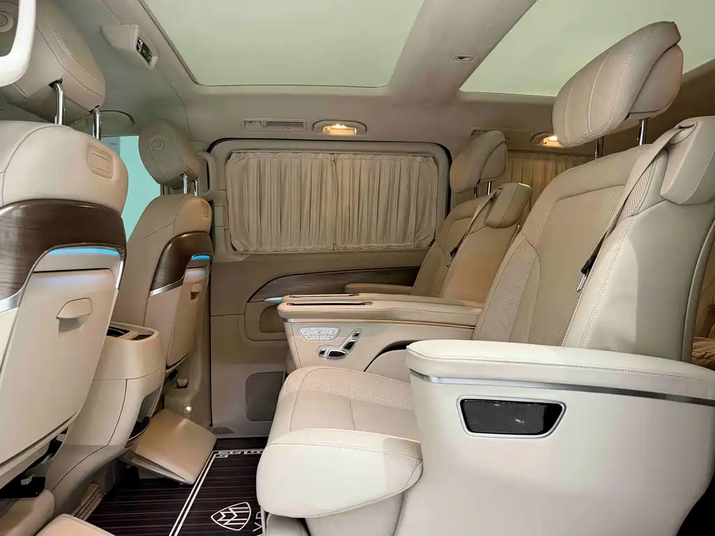Mercedes-Benz V-Class 2023 — фото 5