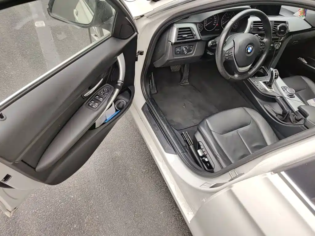 BMW 3 Series 2016 — фото 14