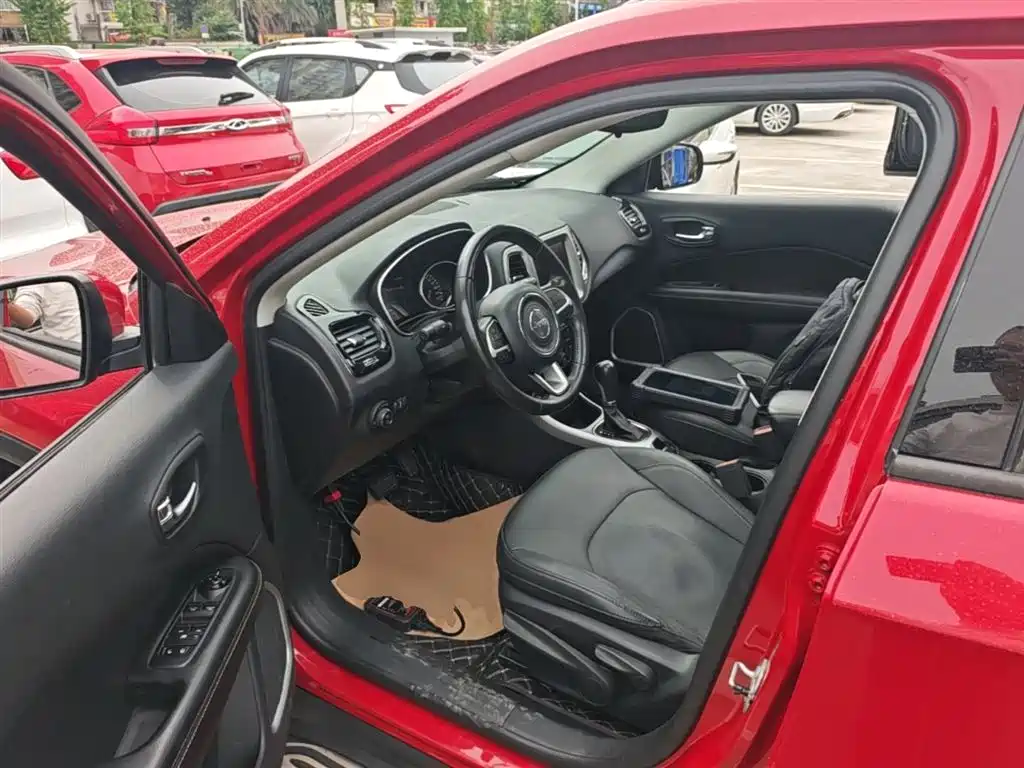 Jeep Compass 2017 — фото 15