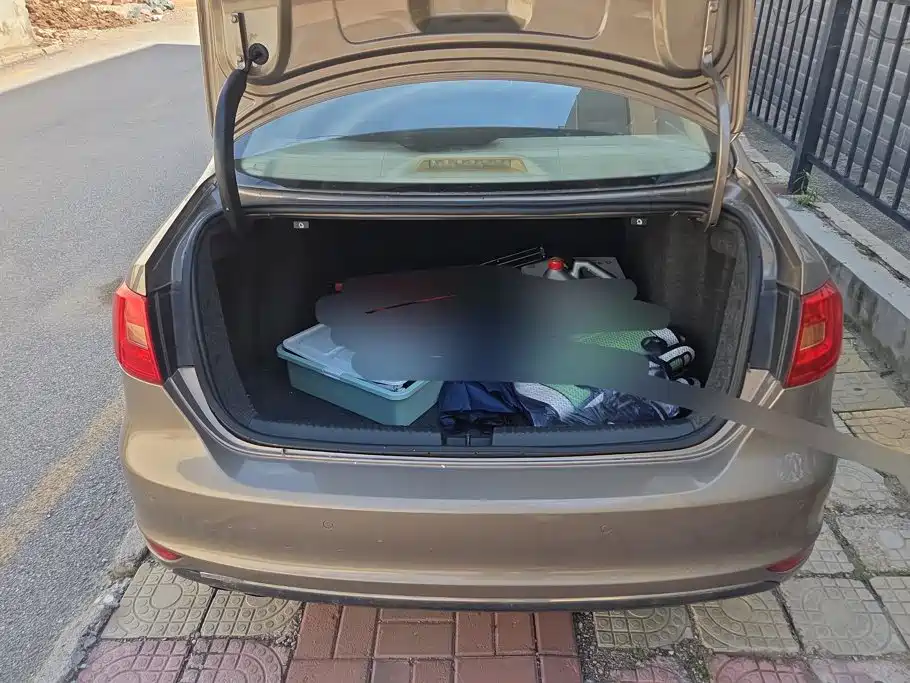 Volkswagen Sagitar 2012