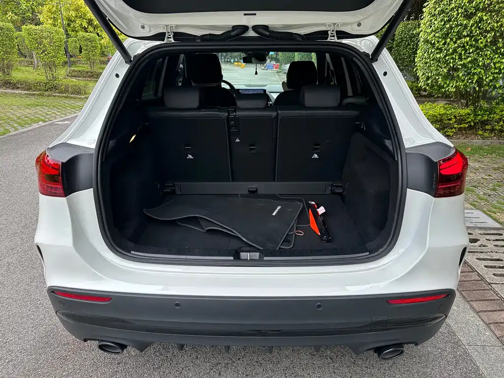 Mercedes-Benz GLA AMG 2024 — фото 15