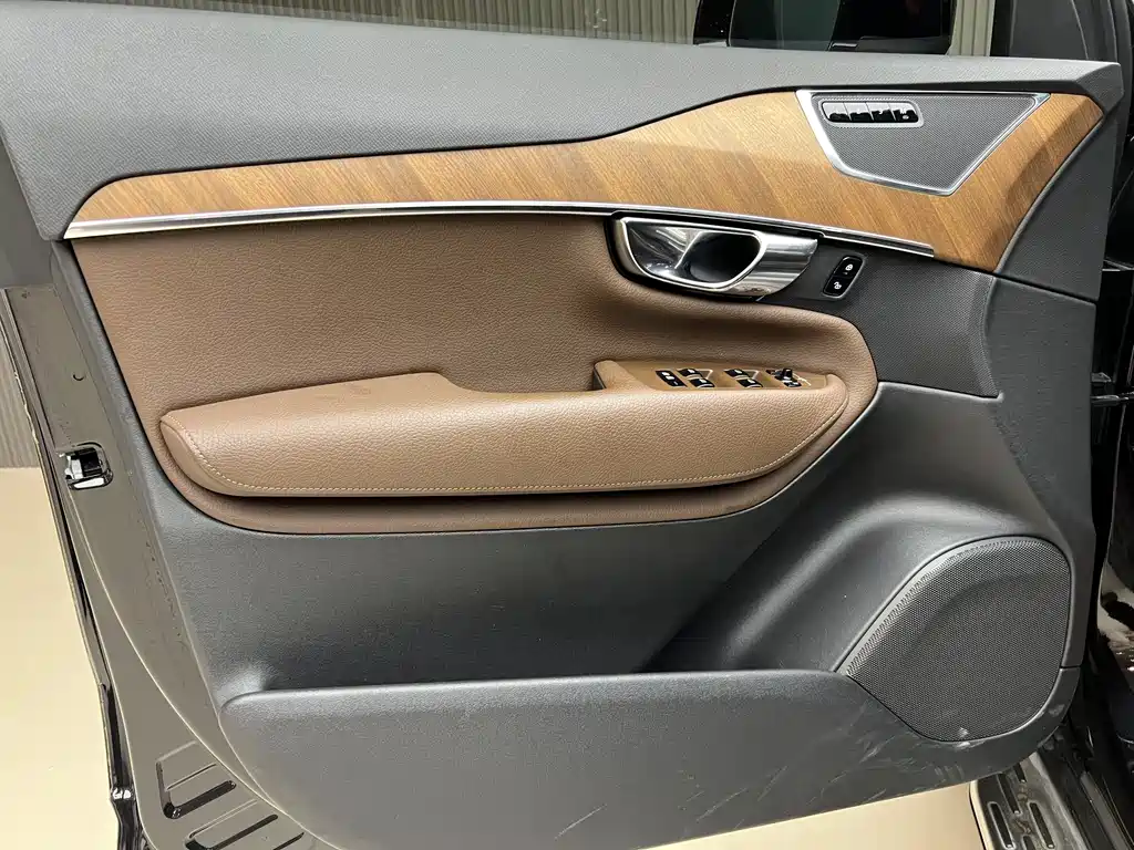 Volvo XC90 2020 — фото 16