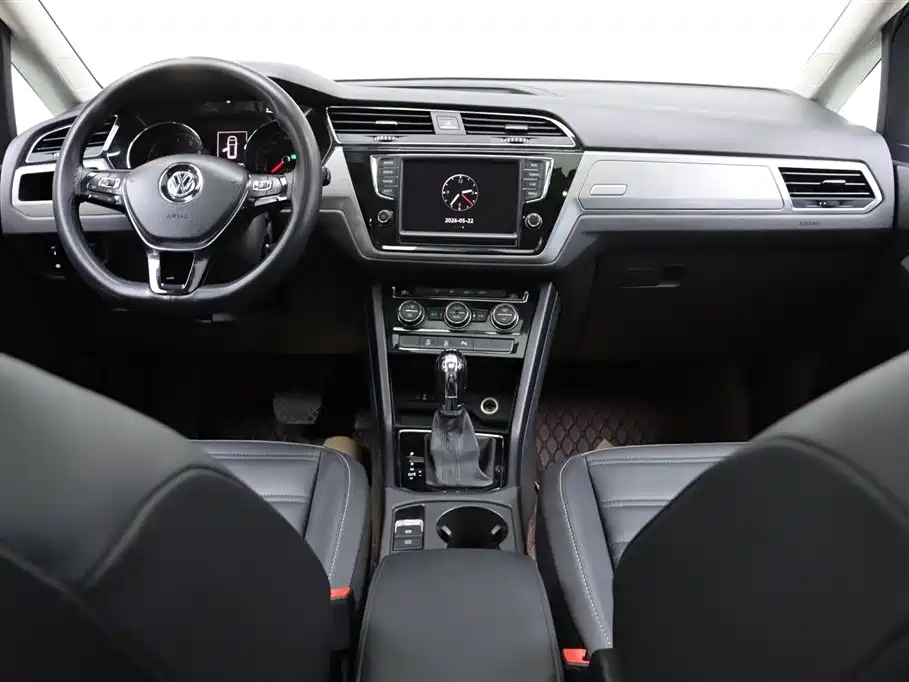 Volkswagen Touran 2018 — фото 26