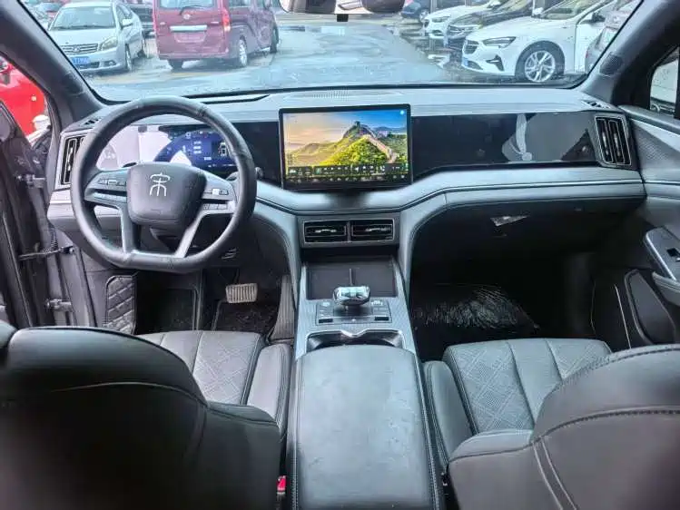 BYD L DM-i 2025 — фото 10