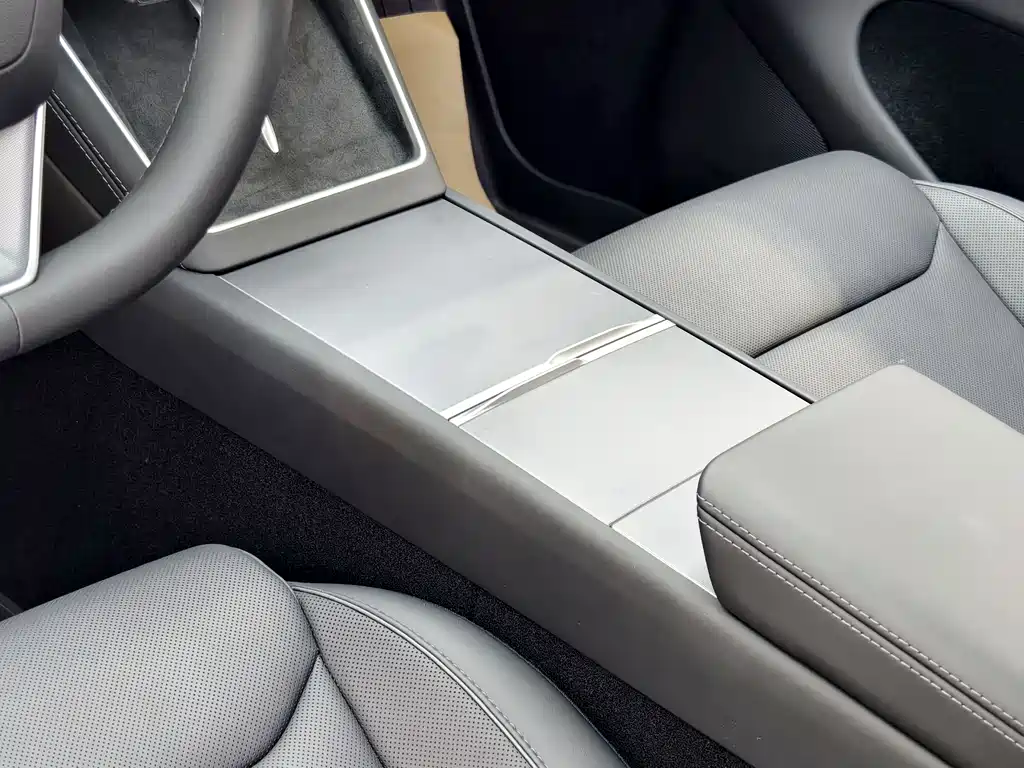 Tesla Model Y L 2025 — фото 19