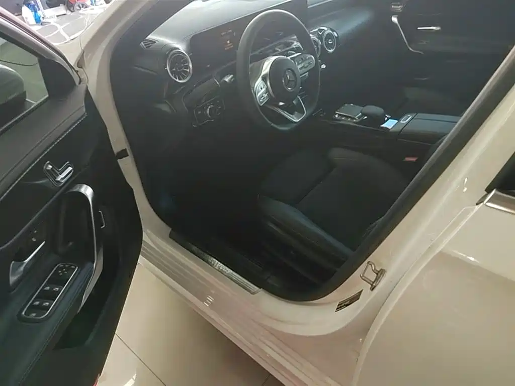 Mercedes-Benz A-Class 2021 — фото 16