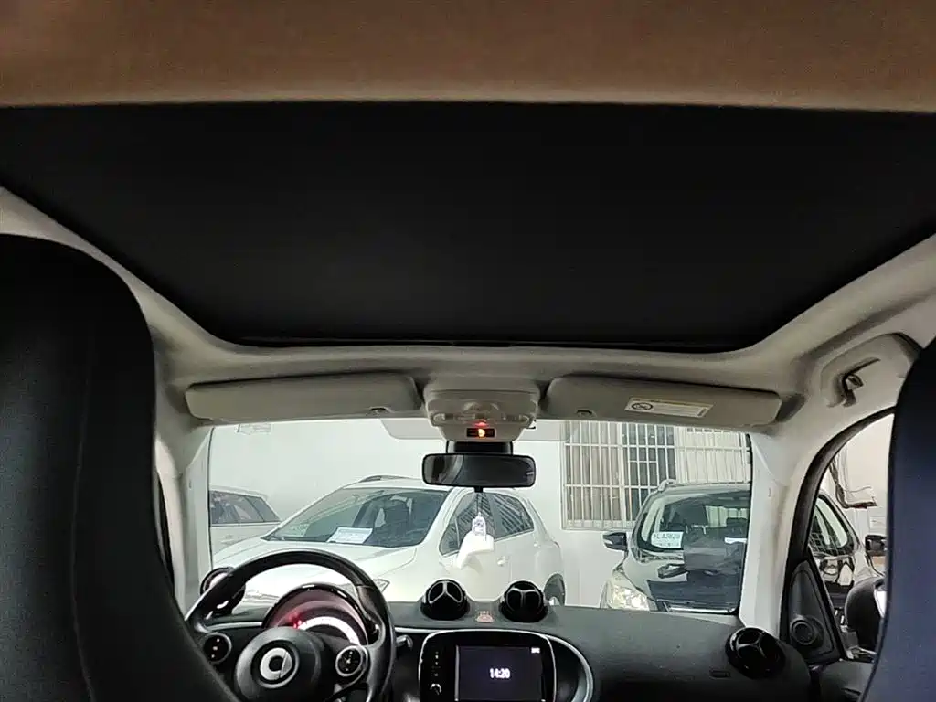 smart Fortwo 2016 — фото 14