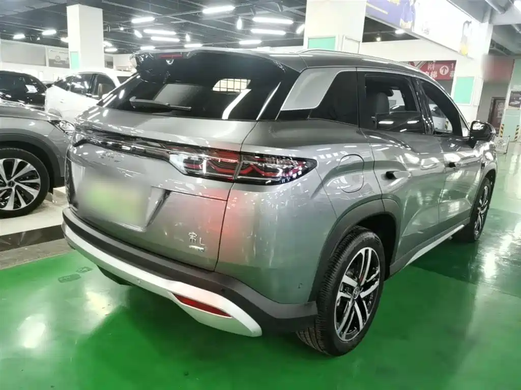 BYD L DM-i 2025 — фото 7