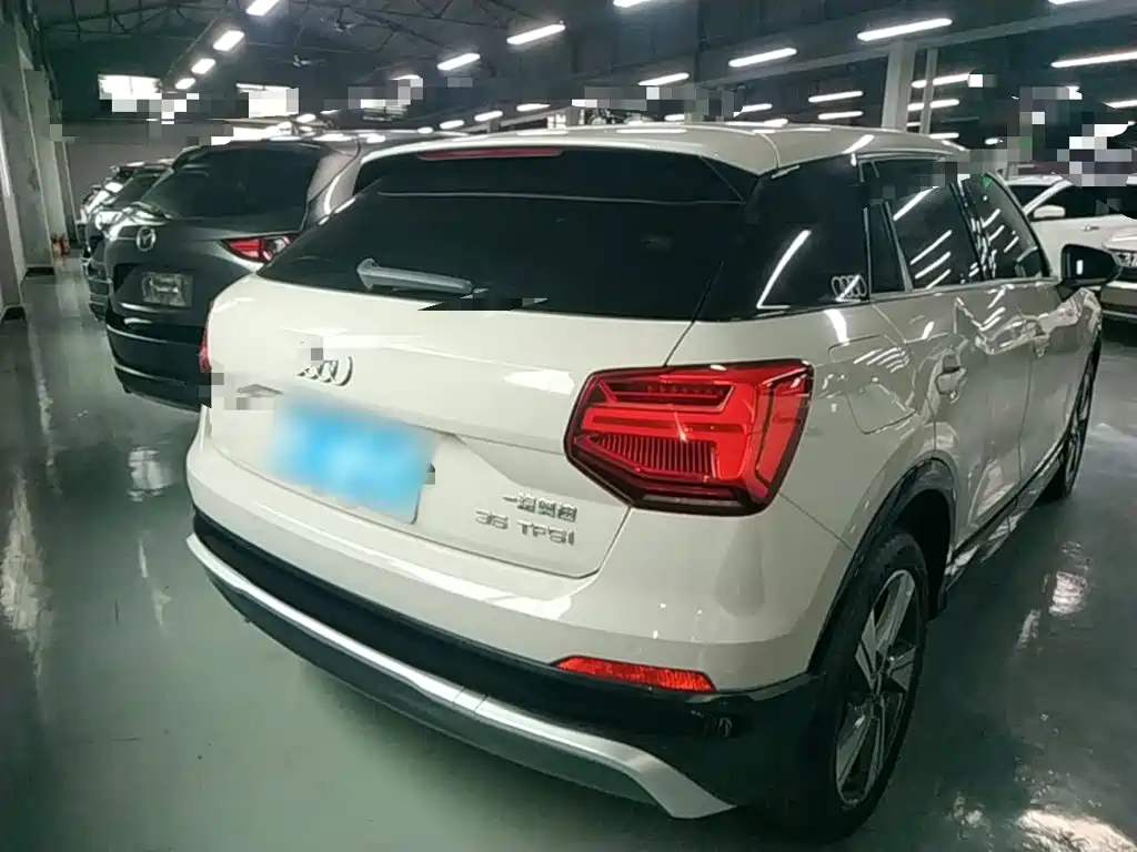 Audi Q2L 2019