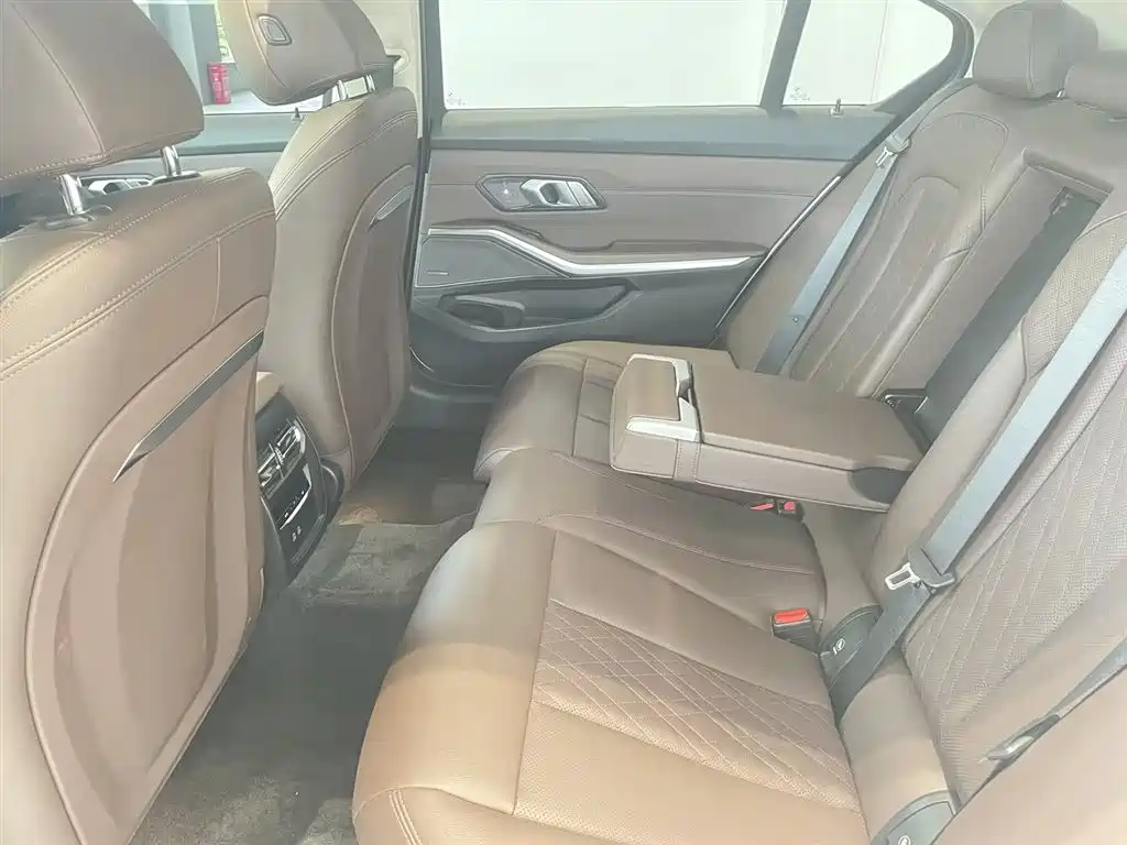 BMW 3 Series 2023 — фото 13