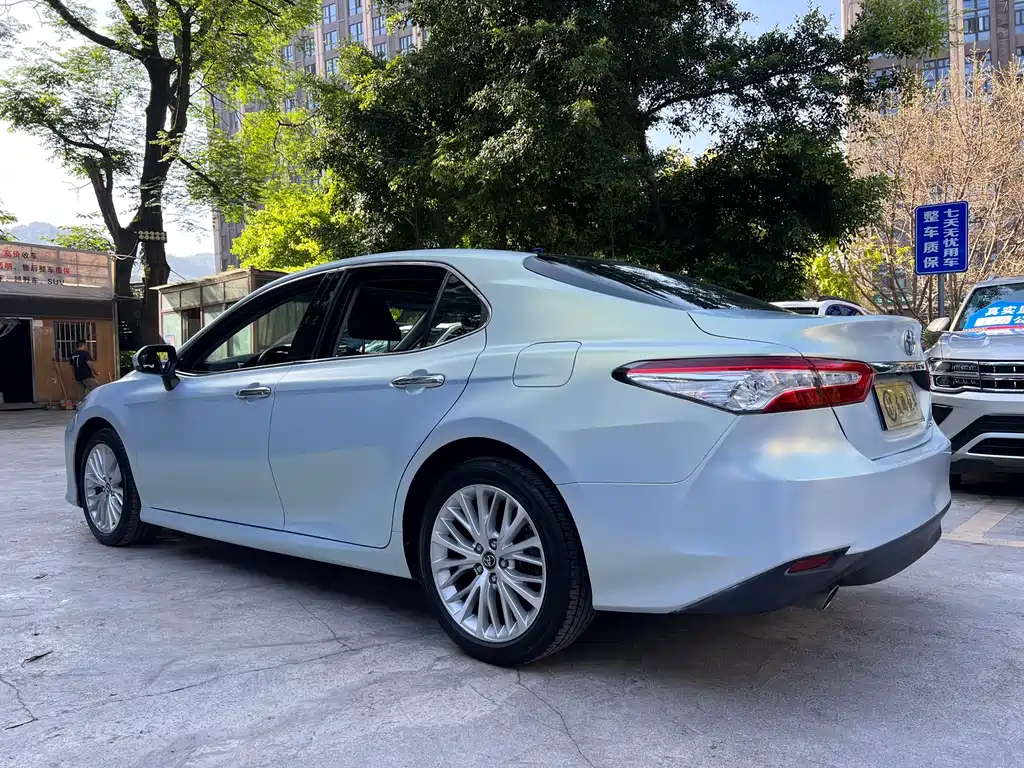 Toyota Camry 2019 — фото 22