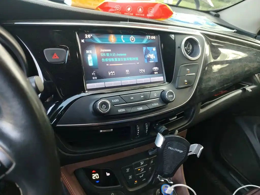 Buick Envision Plus 2016 — фото 9