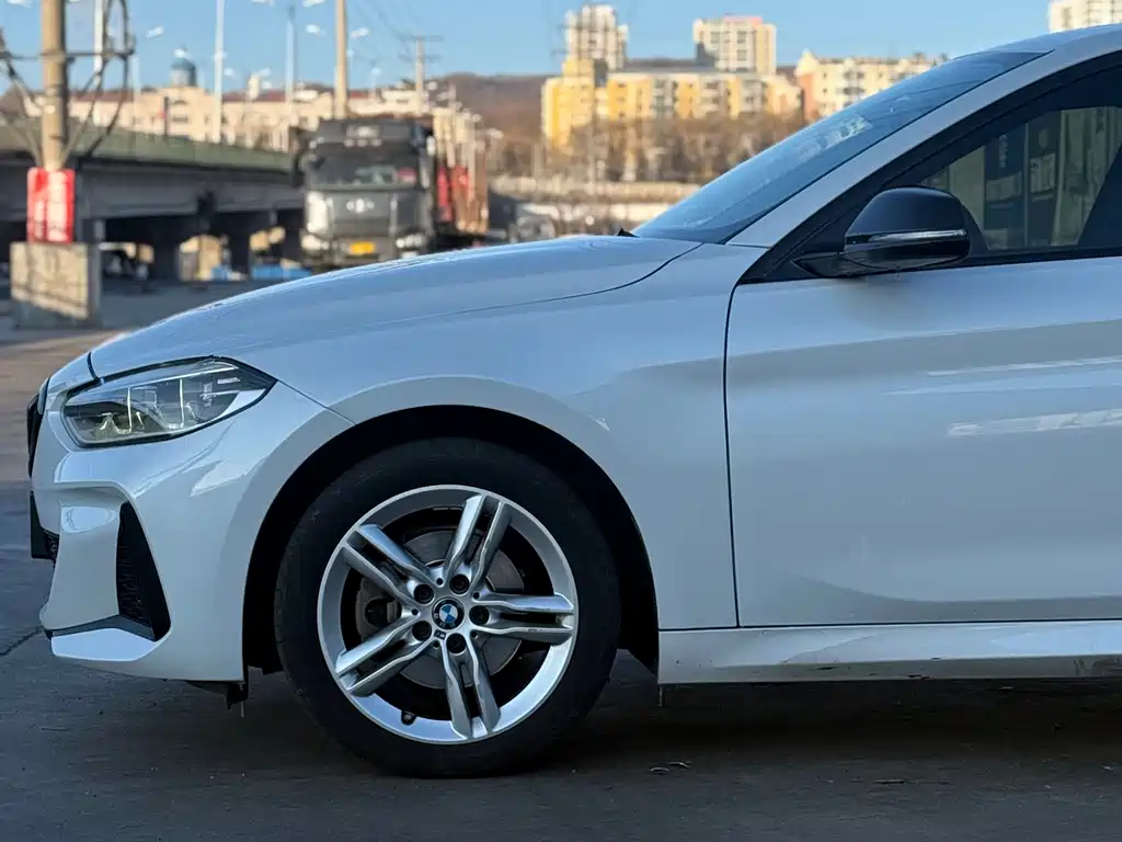 BMW 1 Series 2022 — фото 22