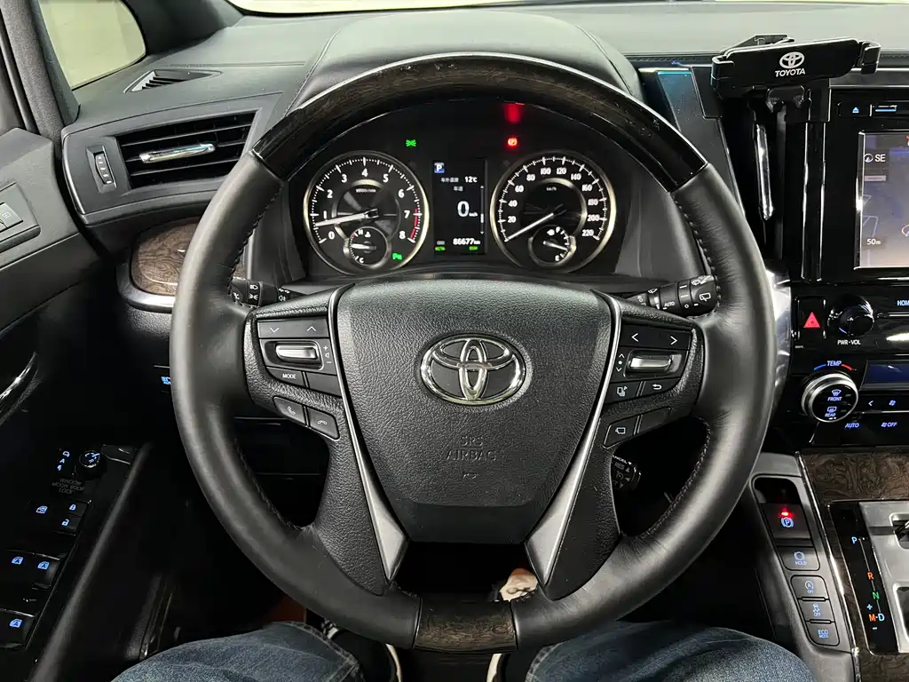 Toyota Alphard 2018 — фото 21