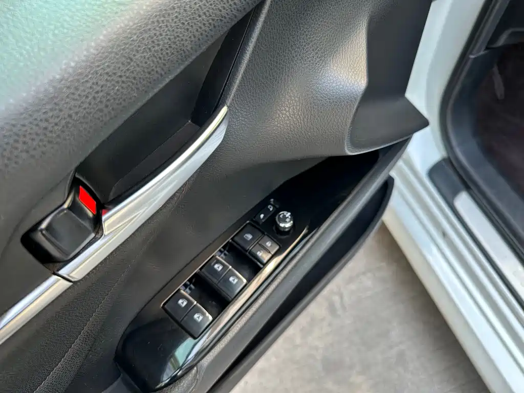 Toyota Camry 2019 — фото 17