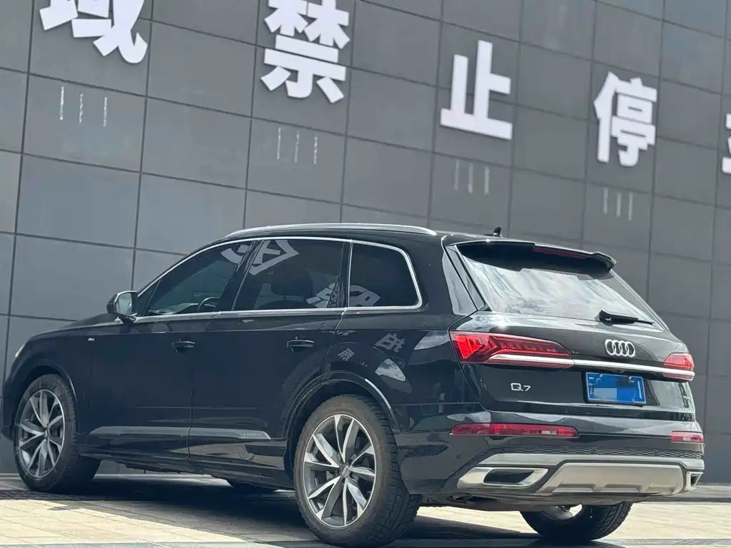 Audi Q7 2020 — фото 21